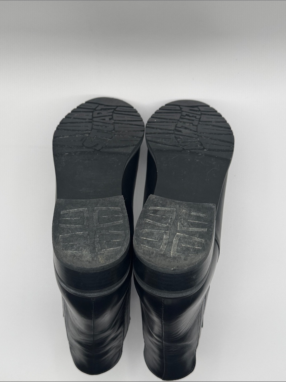 Stuart Weitzman Black Leather Chelsea Chukka Boot Elastic Sides Pull-On Size 7.5 - Picture 2 of 6